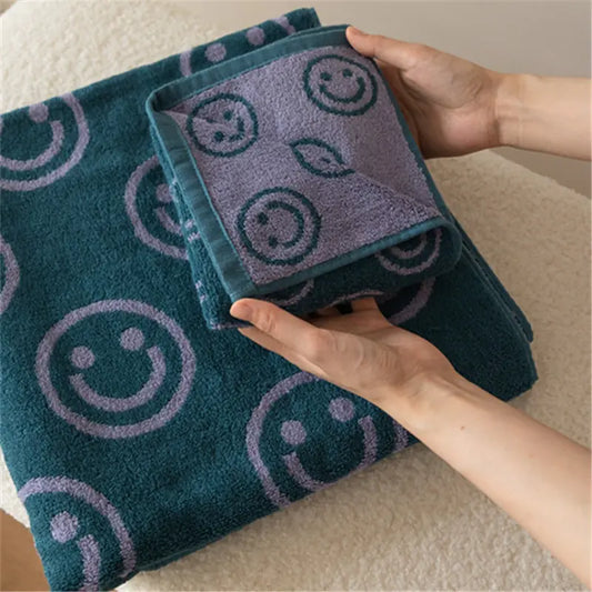 Vintage-Inspired Smiling Bath & Face Towel: A Nostalgic Touch to Your Daily Rituals