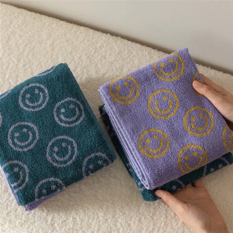 Vintage-Inspired Smiling Bath & Face Towel: A Nostalgic Touch to Your Daily Rituals