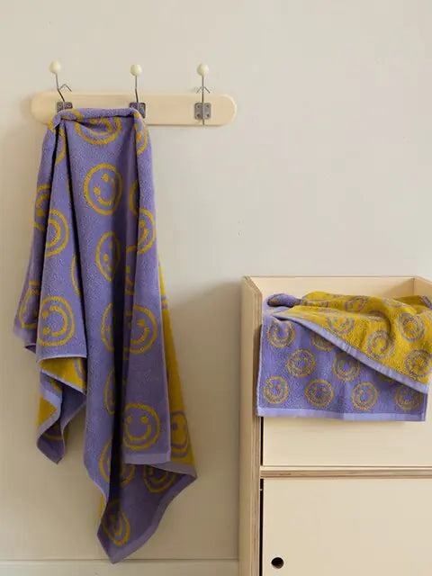 Vintage-Inspired Smiling Bath & Face Towel: A Nostalgic Touch to Your Daily Rituals